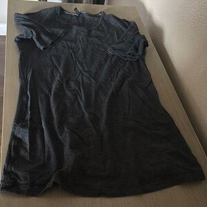 Lululemon tshirt. Sz 6